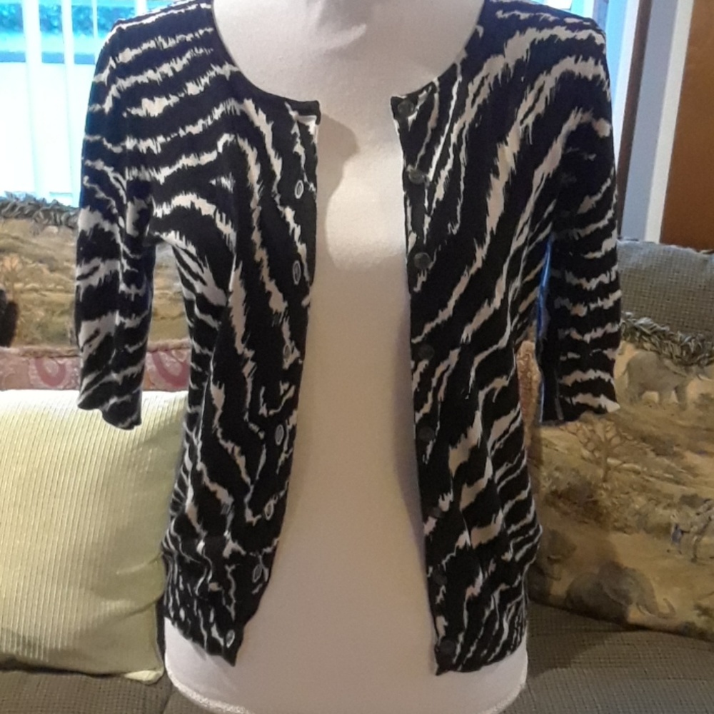 Short sleeve sweater